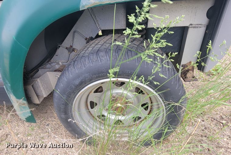 image for item ML9433 (2) 2002 Ford Think golf carts