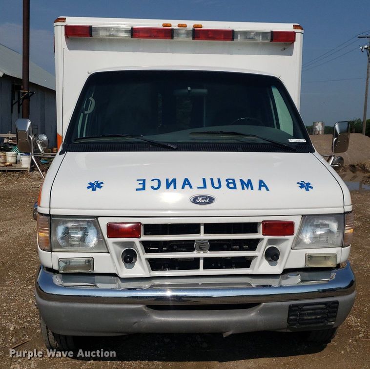 image for item MM9906 2001 Ford Econoline E350 Super Duty  ambulance