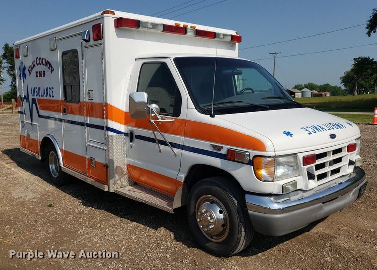 image for item MM9906 2001 Ford Econoline E350 Super Duty  ambulance