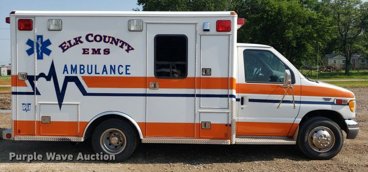 image for item MM9906 2001 Ford Econoline E350 Super Duty  ambulance