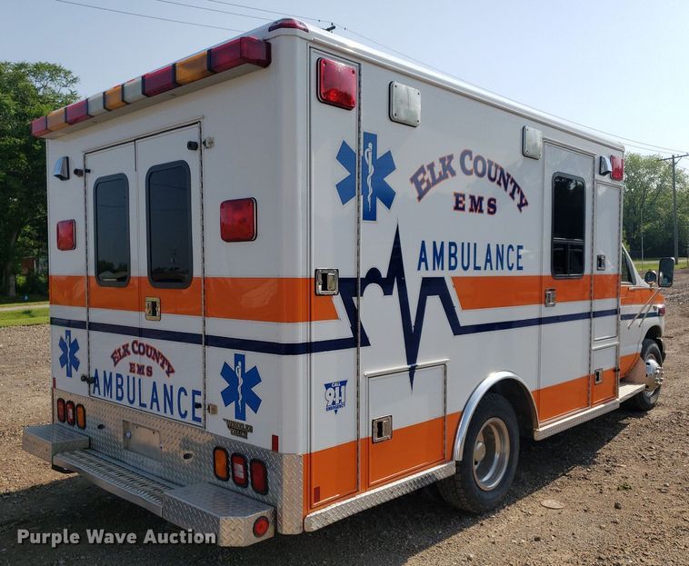 image for item MM9906 2001 Ford Econoline E350 Super Duty  ambulance