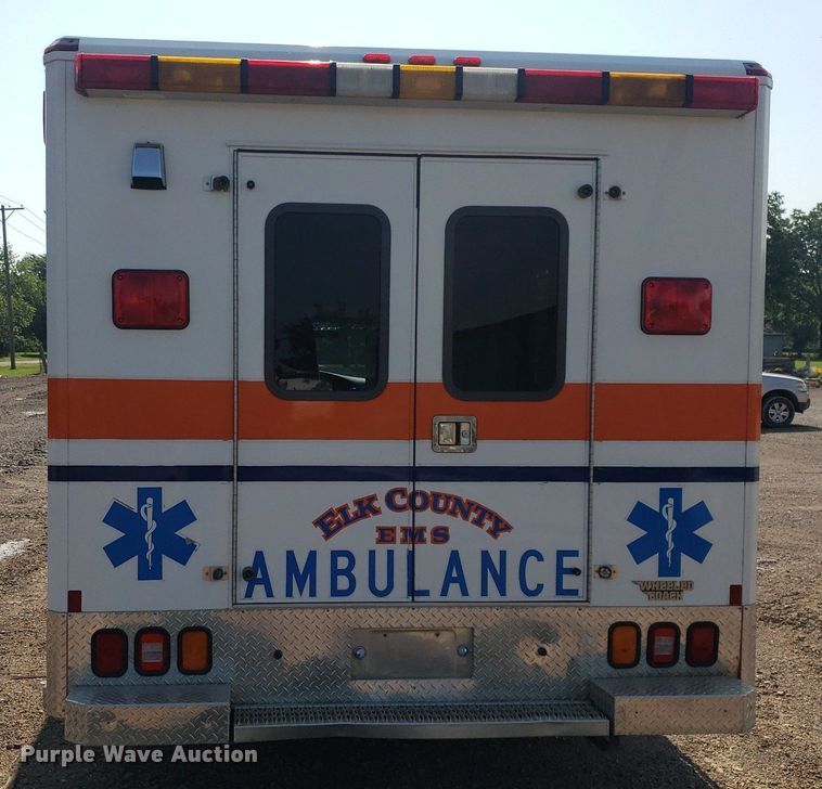 image for item MM9906 2001 Ford Econoline E350 Super Duty  ambulance