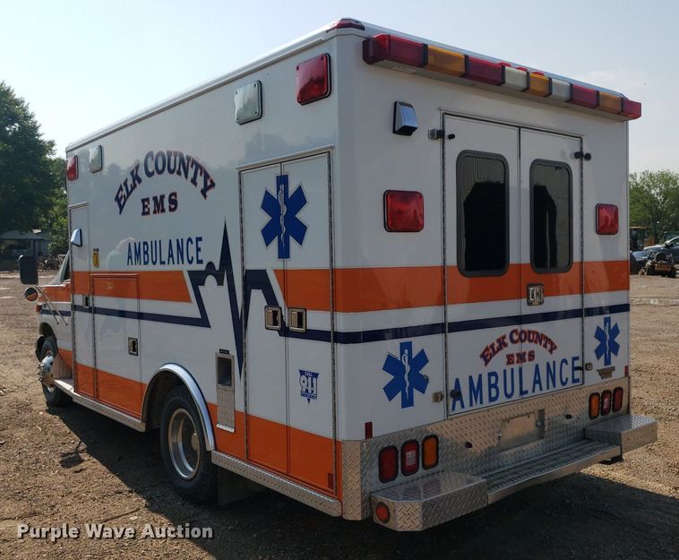image for item MM9906 2001 Ford Econoline E350 Super Duty  ambulance