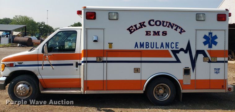 image for item MM9906 2001 Ford Econoline E350 Super Duty  ambulance