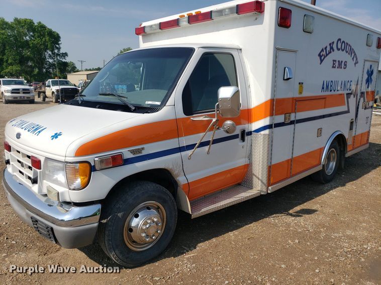 image for item MM9906 2001 Ford Econoline E350 Super Duty  ambulance