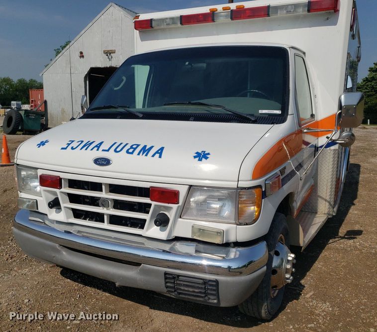 image for item MM9906 2001 Ford Econoline E350 Super Duty  ambulance