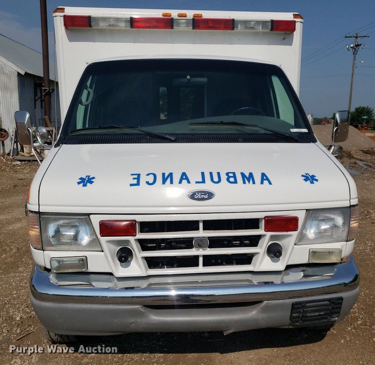 image for item MM9906 2001 Ford Econoline E350 Super Duty  ambulance