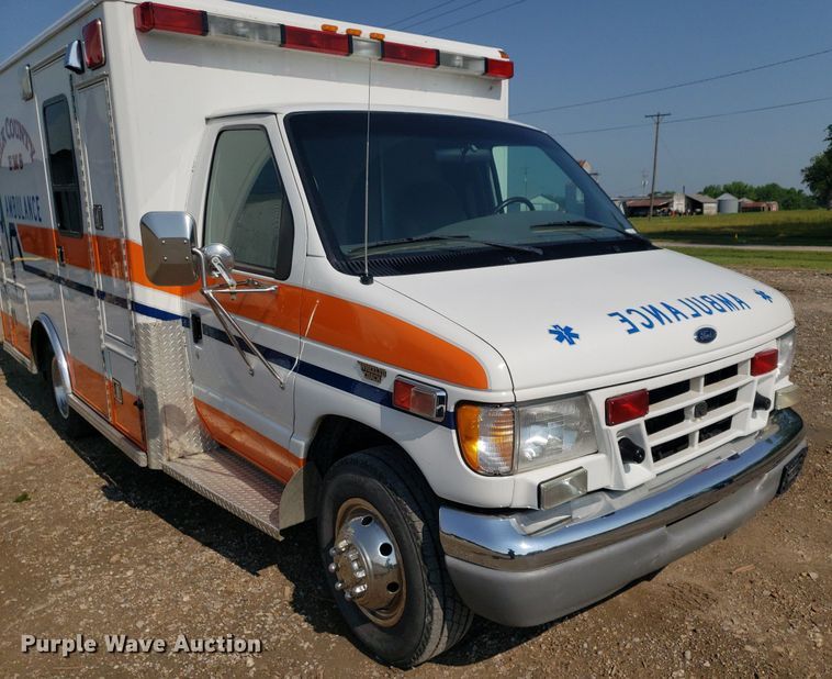 image for item MM9906 2001 Ford Econoline E350 Super Duty  ambulance