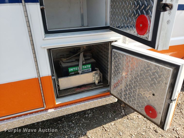 image for item MM9906 2001 Ford Econoline E350 Super Duty  ambulance