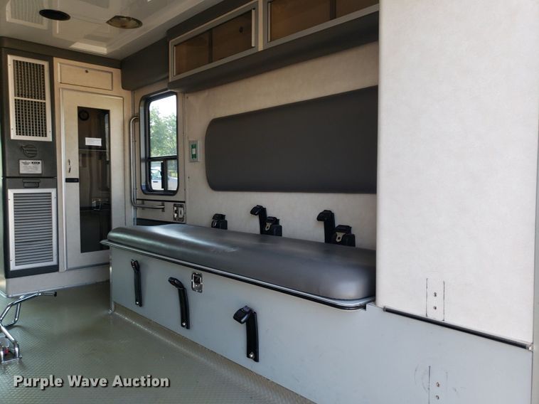 image for item MM9906 2001 Ford Econoline E350 Super Duty  ambulance