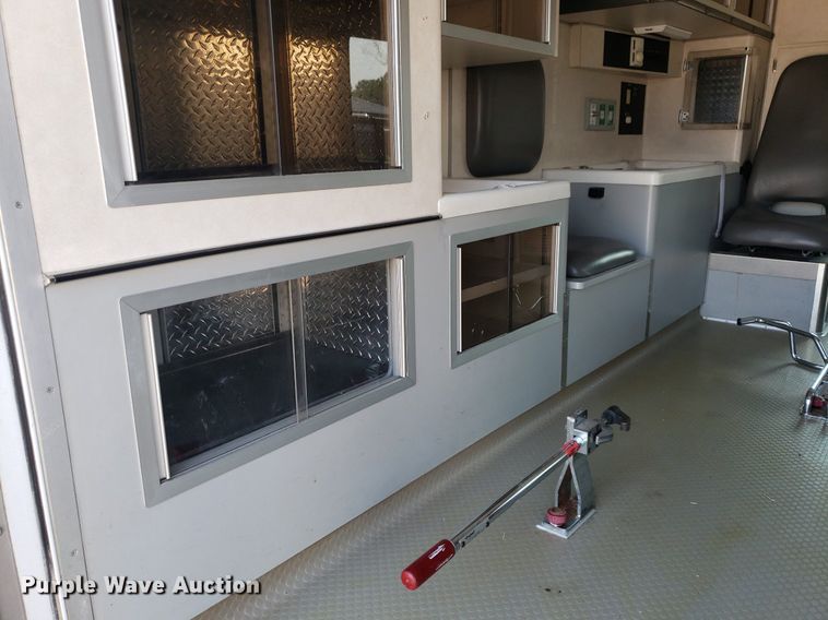 image for item MM9906 2001 Ford Econoline E350 Super Duty  ambulance