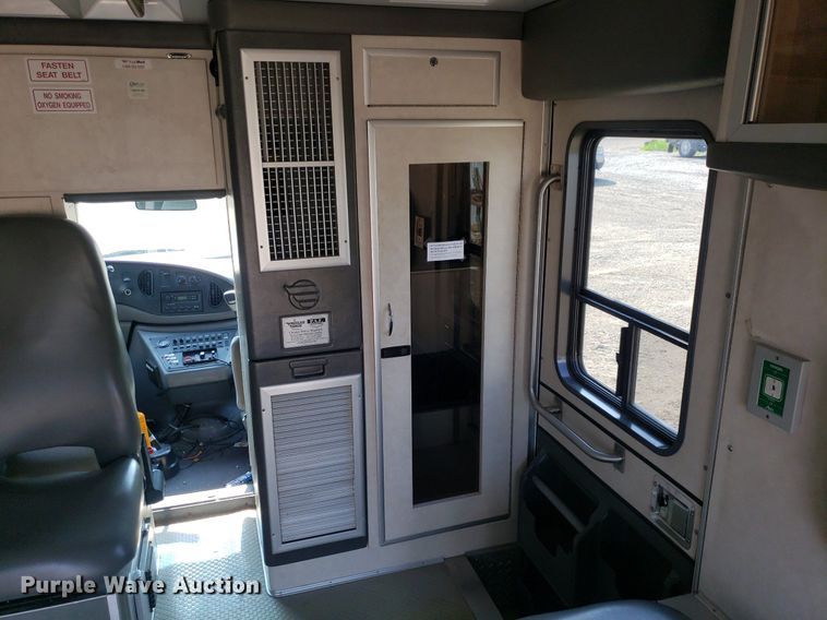 image for item MM9906 2001 Ford Econoline E350 Super Duty  ambulance