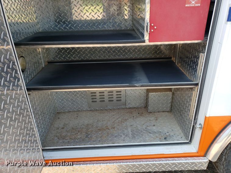 image for item MM9906 2001 Ford Econoline E350 Super Duty  ambulance