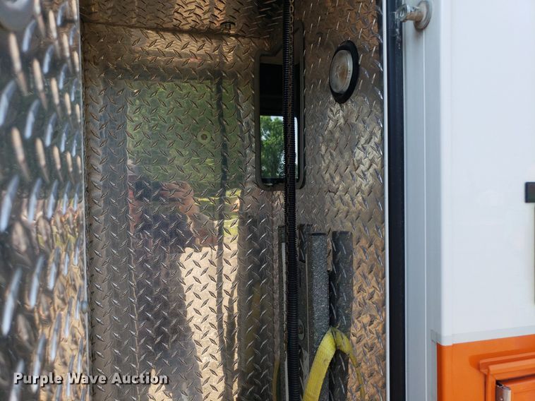 image for item MM9906 2001 Ford Econoline E350 Super Duty  ambulance