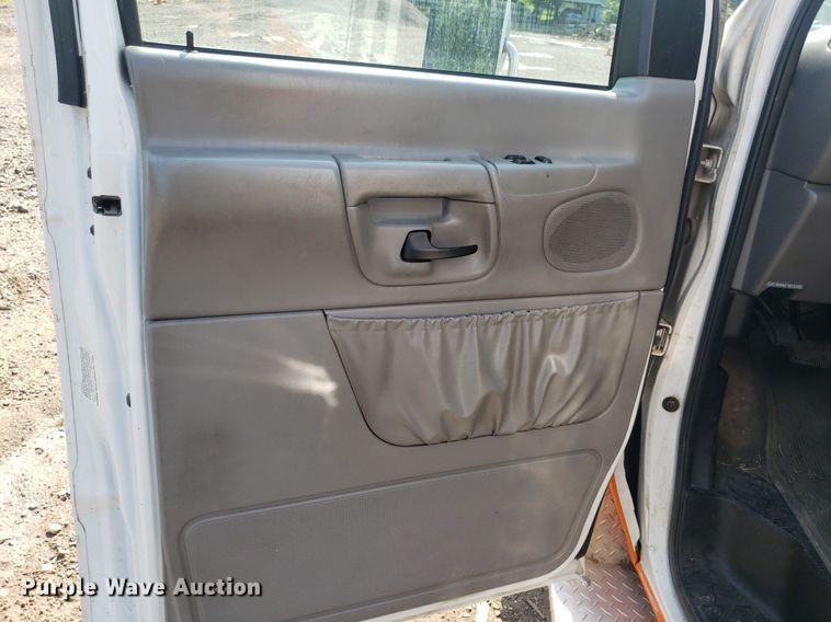 image for item MM9906 2001 Ford Econoline E350 Super Duty  ambulance