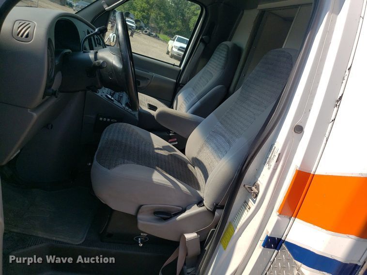 image for item MM9906 2001 Ford Econoline E350 Super Duty  ambulance