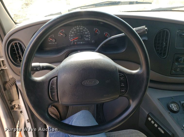 image for item MM9906 2001 Ford Econoline E350 Super Duty  ambulance