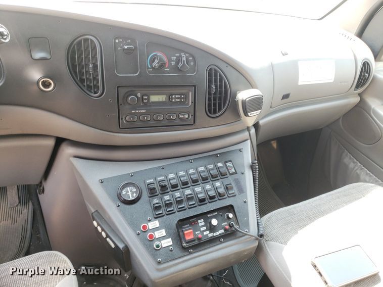 image for item MM9906 2001 Ford Econoline E350 Super Duty  ambulance