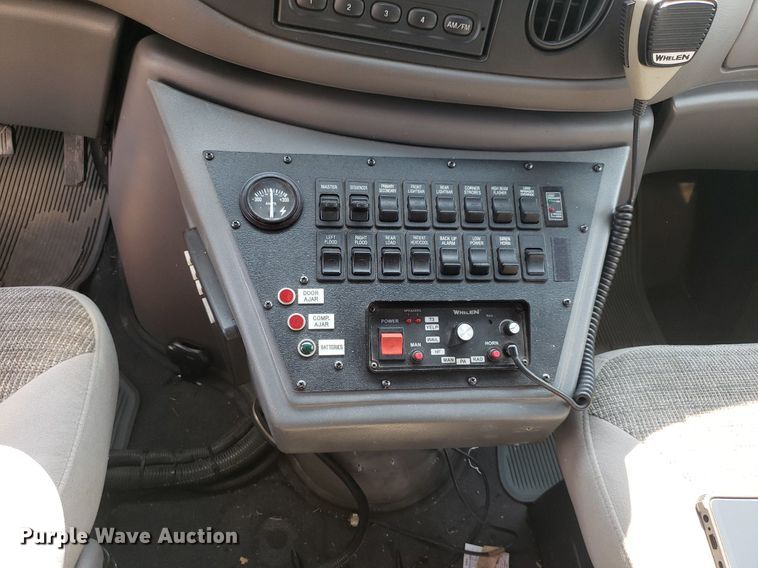 image for item MM9906 2001 Ford Econoline E350 Super Duty  ambulance