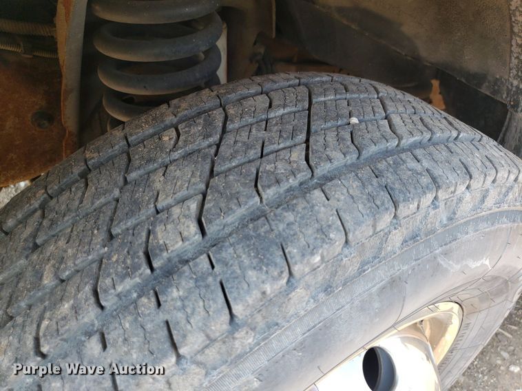 image for item MM9906 2001 Ford Econoline E350 Super Duty  ambulance