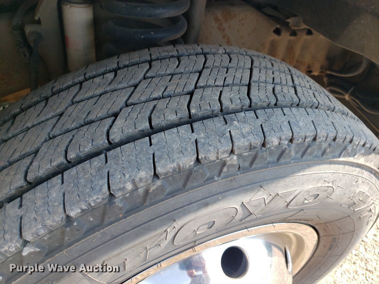 image for item MM9906 2001 Ford Econoline E350 Super Duty  ambulance