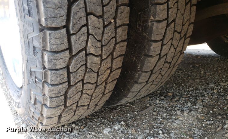 image for item MM9906 2001 Ford Econoline E350 Super Duty  ambulance