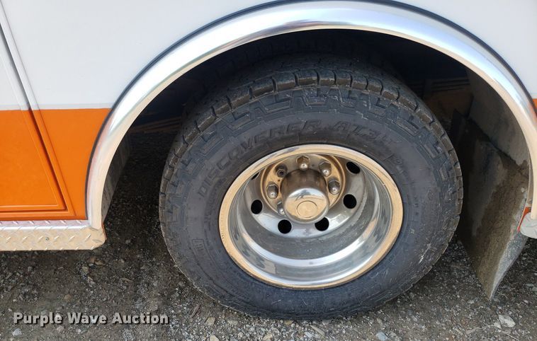 image for item MM9906 2001 Ford Econoline E350 Super Duty  ambulance