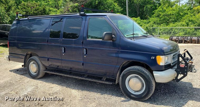 image for item MO9844 2001 Ford E350 Super Duty  van