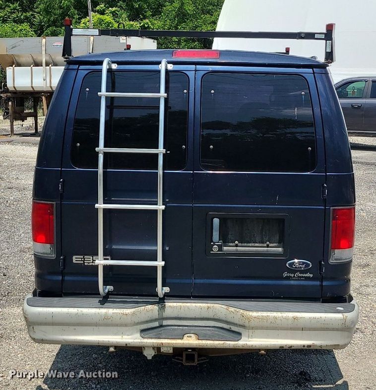 image for item MO9844 2001 Ford E350 Super Duty  van