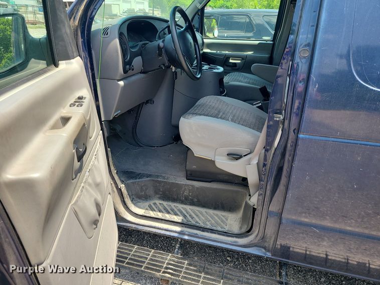 image for item MO9844 2001 Ford E350 Super Duty  van