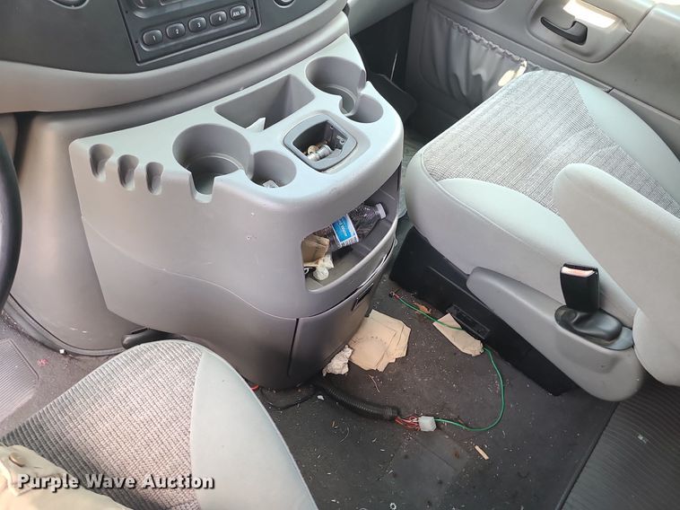 image for item MO9844 2001 Ford E350 Super Duty  van