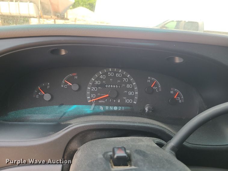 image for item MO9844 2001 Ford E350 Super Duty  van