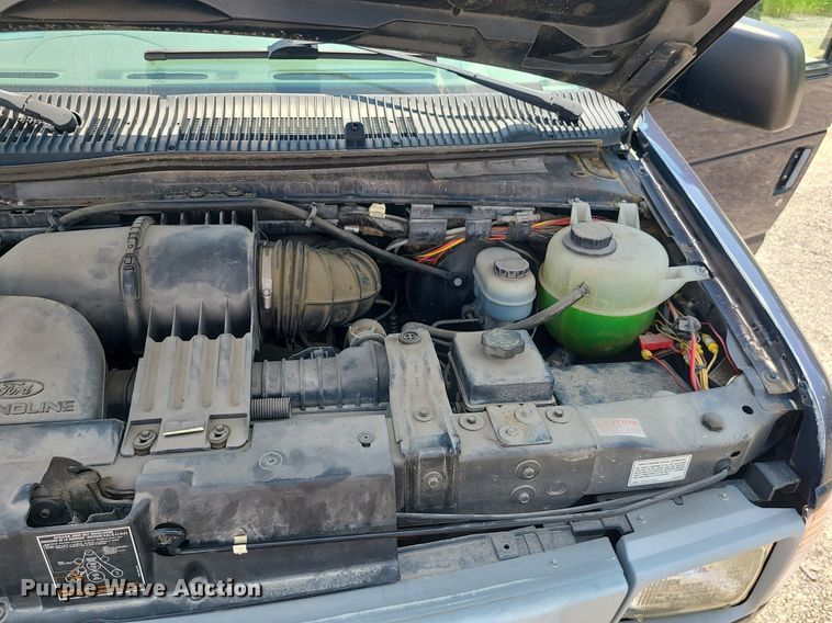 image for item MO9844 2001 Ford E350 Super Duty  van