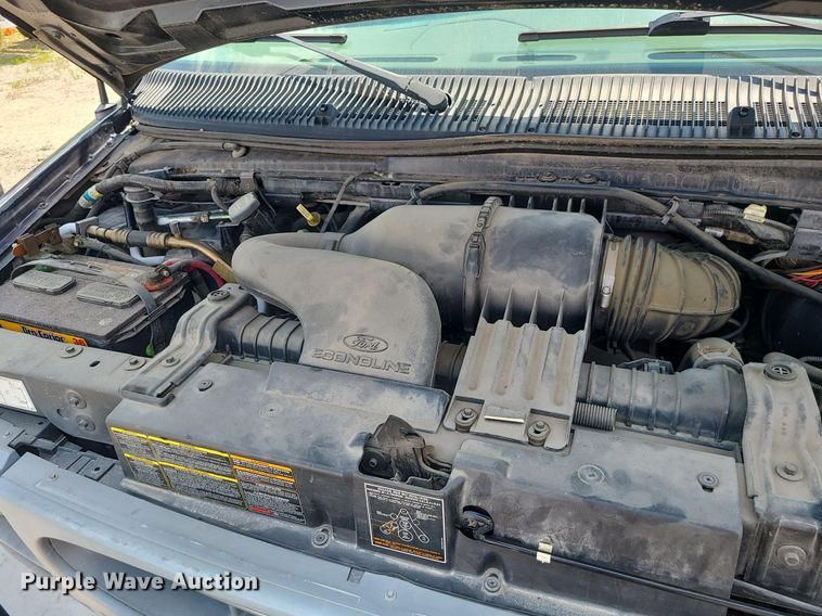 image for item MO9844 2001 Ford E350 Super Duty  van