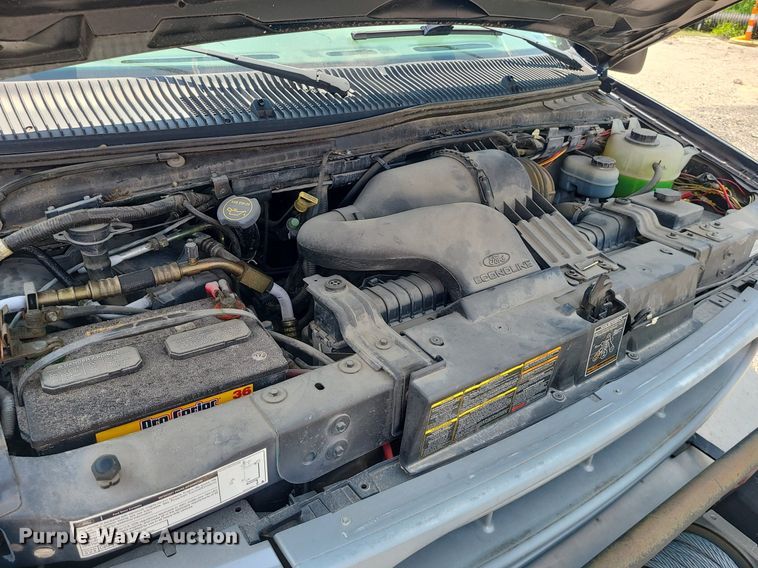 image for item MO9844 2001 Ford E350 Super Duty  van