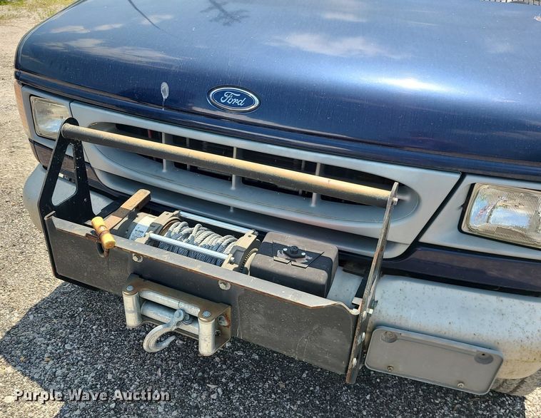 image for item MO9844 2001 Ford E350 Super Duty  van