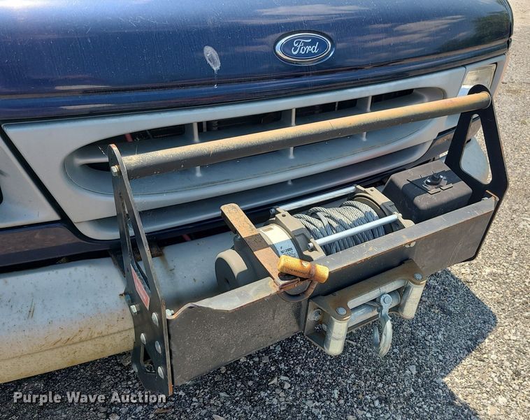 image for item MO9844 2001 Ford E350 Super Duty  van