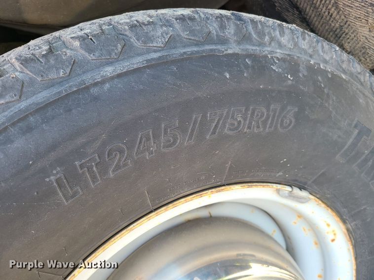 image for item MO9844 2001 Ford E350 Super Duty  van