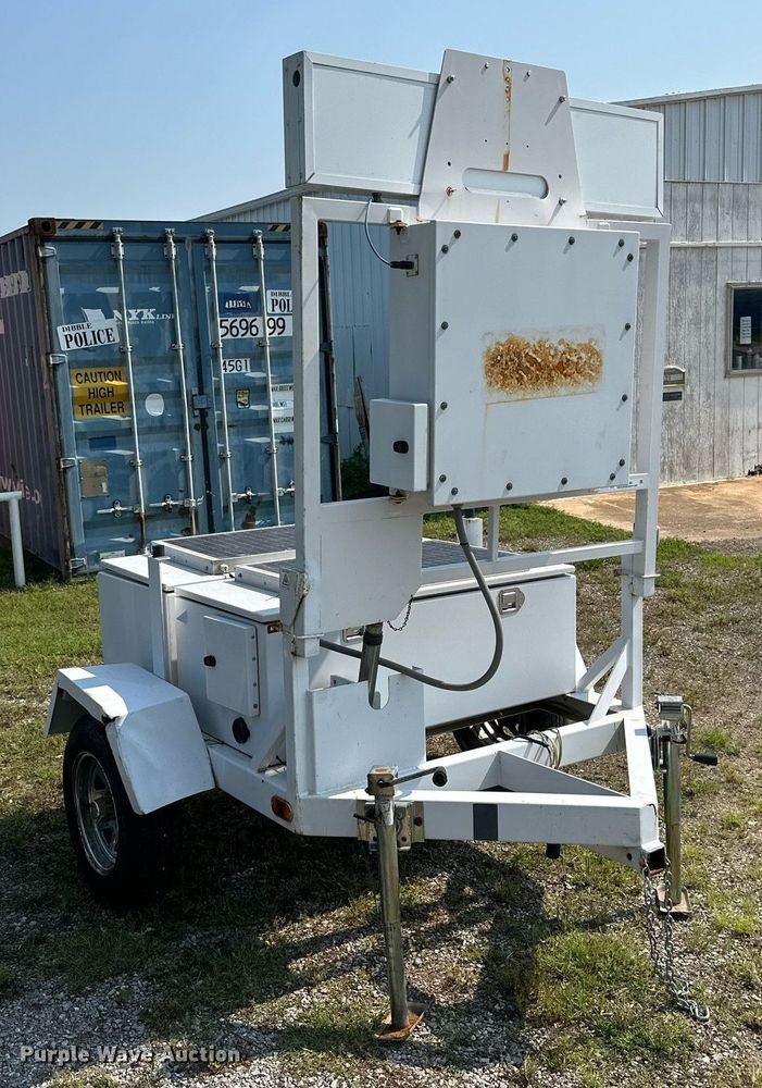 image for item MR9100 2008 B&W  radar speed sign trailer