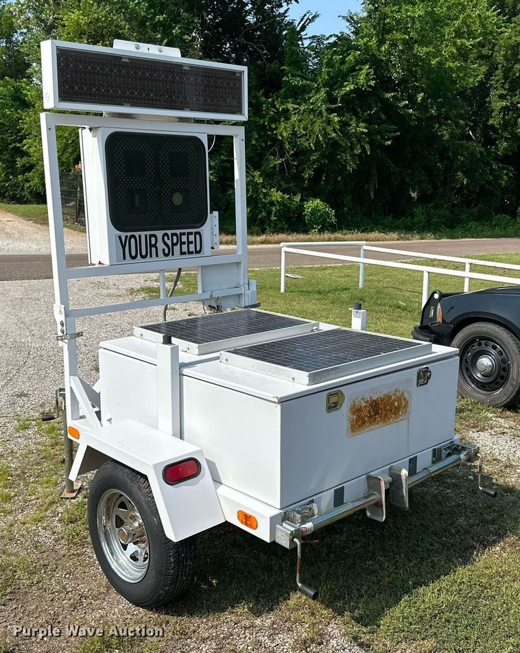 image for item MR9100 2008 B&W  radar speed sign trailer