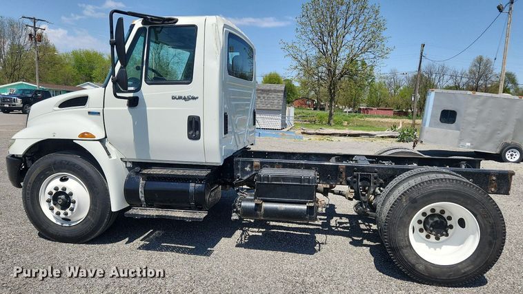 image for item MW9714 2008 International DuraStar 4300  truck cab and chassis