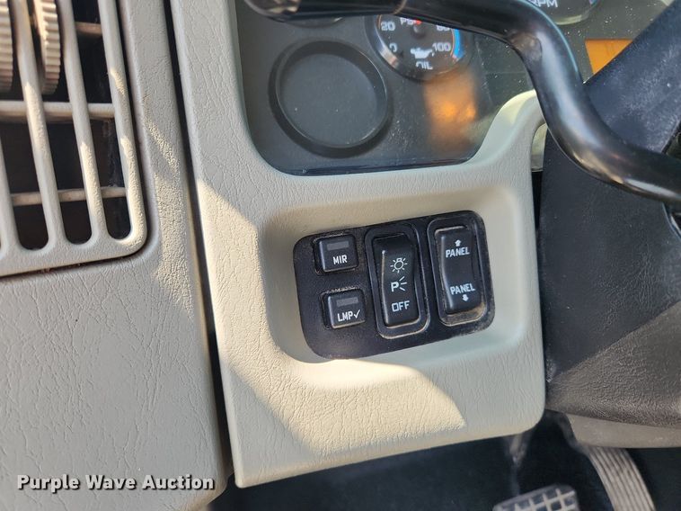 image for item MW9714 2008 International DuraStar 4300  truck cab and chassis