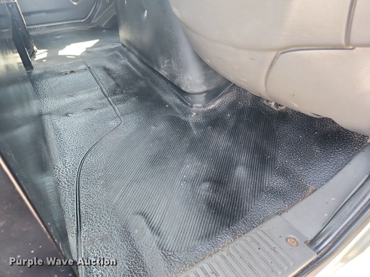 image for item MW9714 2008 International DuraStar 4300  truck cab and chassis