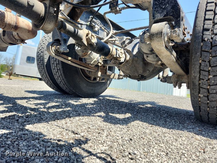 image for item MW9714 2008 International DuraStar 4300  truck cab and chassis