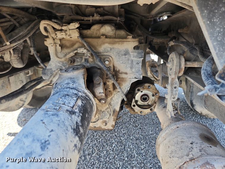 image for item MW9714 2008 International DuraStar 4300  truck cab and chassis