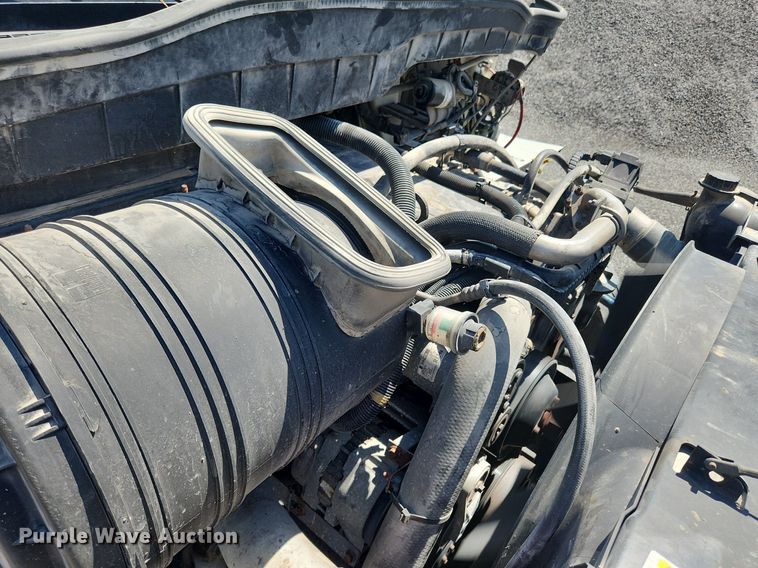 image for item MW9714 2008 International DuraStar 4300  truck cab and chassis