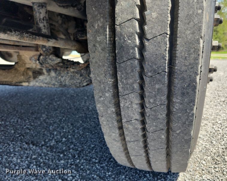 image for item MW9714 2008 International DuraStar 4300  truck cab and chassis