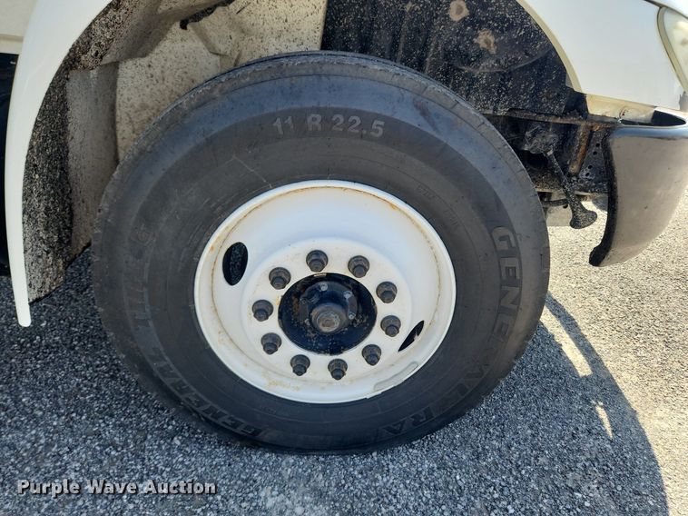 image for item MW9714 2008 International DuraStar 4300  truck cab and chassis