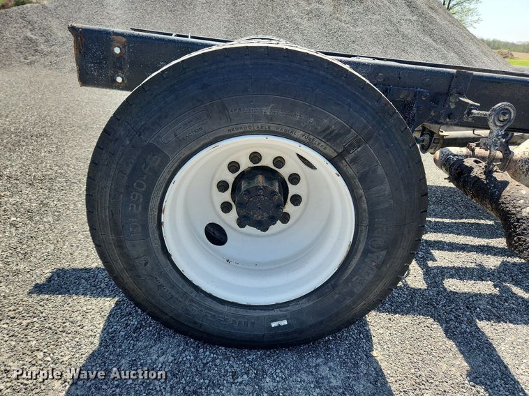 image for item MW9714 2008 International DuraStar 4300  truck cab and chassis