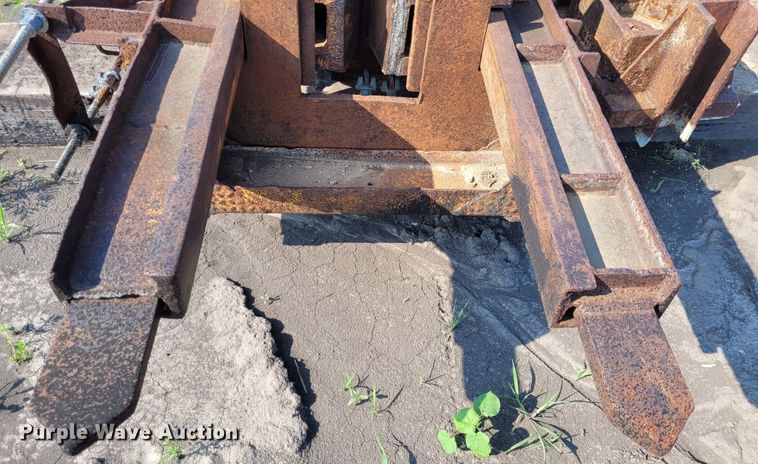 image for item NX9463 Pile driver